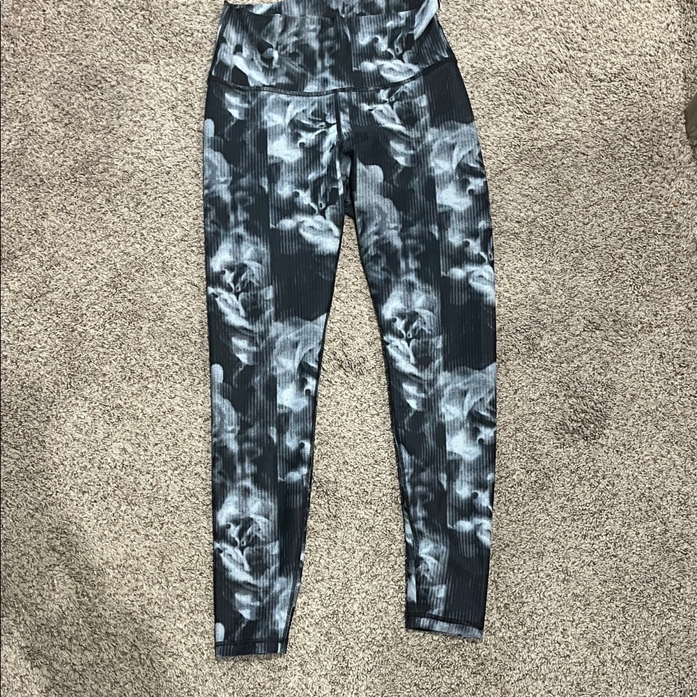 Old Navy Black & Gray Tie-Dye Ribbed Leggings